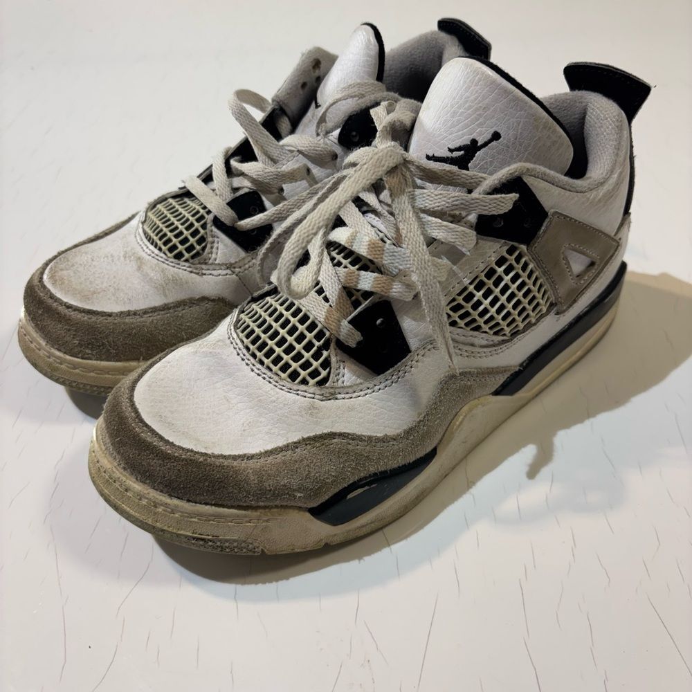Air Jordan Retro 4 Sneakers- 3Y